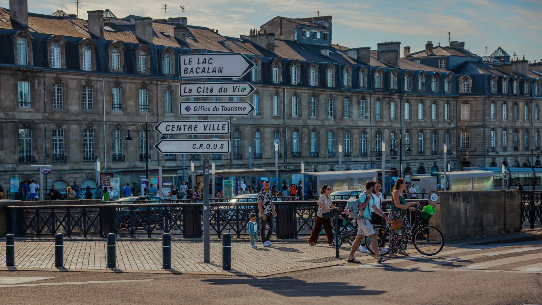 Comment profiter de la nouvelle liaison pour explorer les bibliothèques de Marseille ?