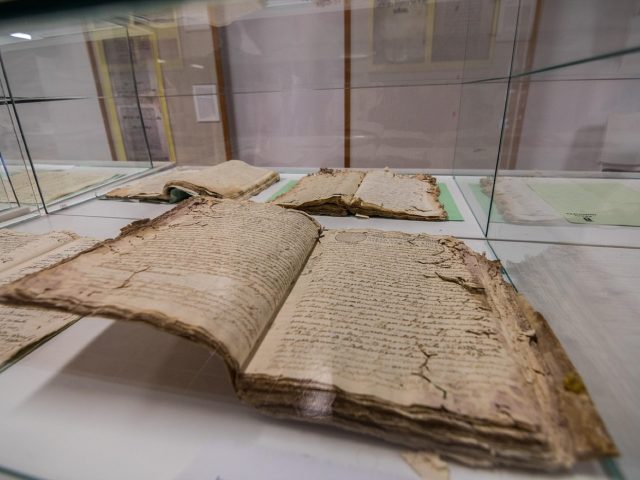 Gallica ou Europeana : quel choix pour le patrimoine numérisé