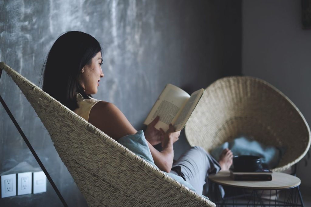 Créer un coin lecture relaxant chez soi