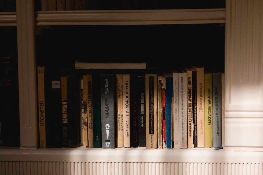 Poche ou grand format : quel format choisir pour votre
