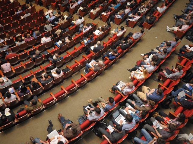 Comment assister aux rencontres d’auteurs en résidence