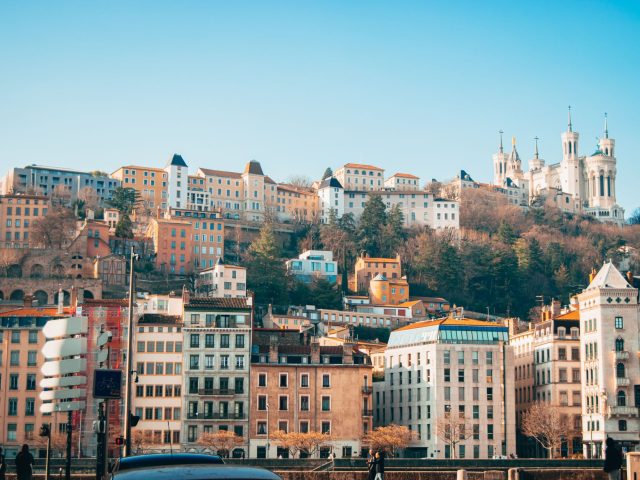 Comment Lyon dévoile ses trésors littéraires grâce à ses liaisons uniques