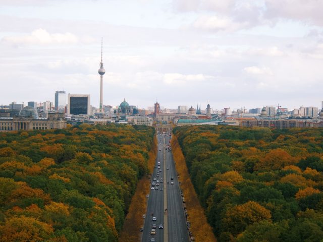 Explorer la Scène Littéraire de Berlin : Un Nouveau Voyage Aérien
