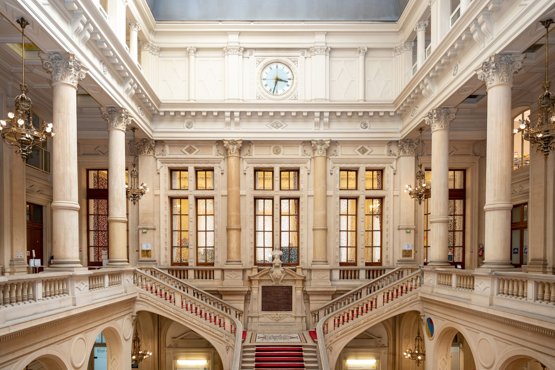Gallica ou Europeana : quelle bibliothèque numérique choisir