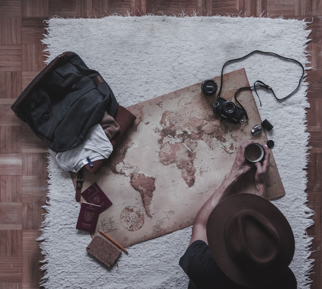 Poche ou grand format : quel format choisir pour votre